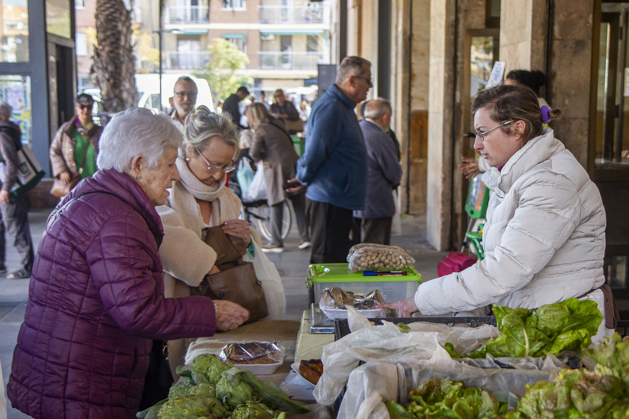 L'Ajuntament de València vol eliminar la Tira de Comptar als mercats, una tradició mil·lenària de venda directa És un…